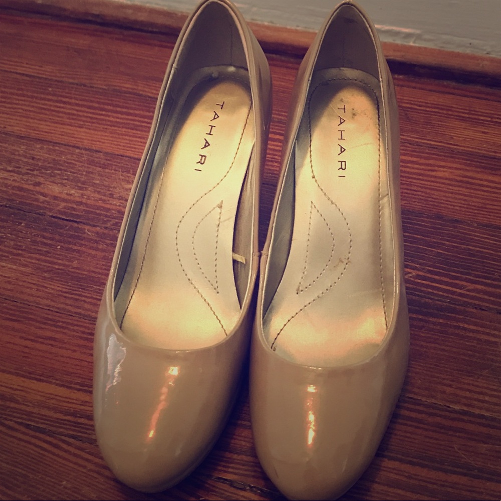 Tahari Pumps